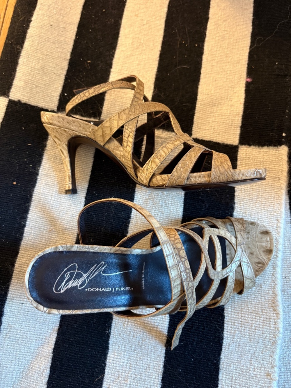 Donald J Pilner Ashby Sandal Snakeskin 9 - like new
